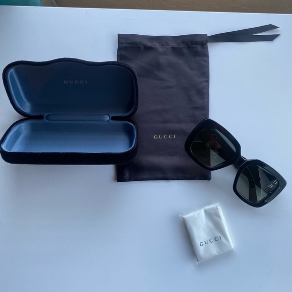 Gucci Sunglasses - Black Gradient chic oversized square design - NEW main image 6